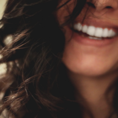 9 jednoduchých krokov k belším zubom,  ktoré môžete skúsiť už dnes